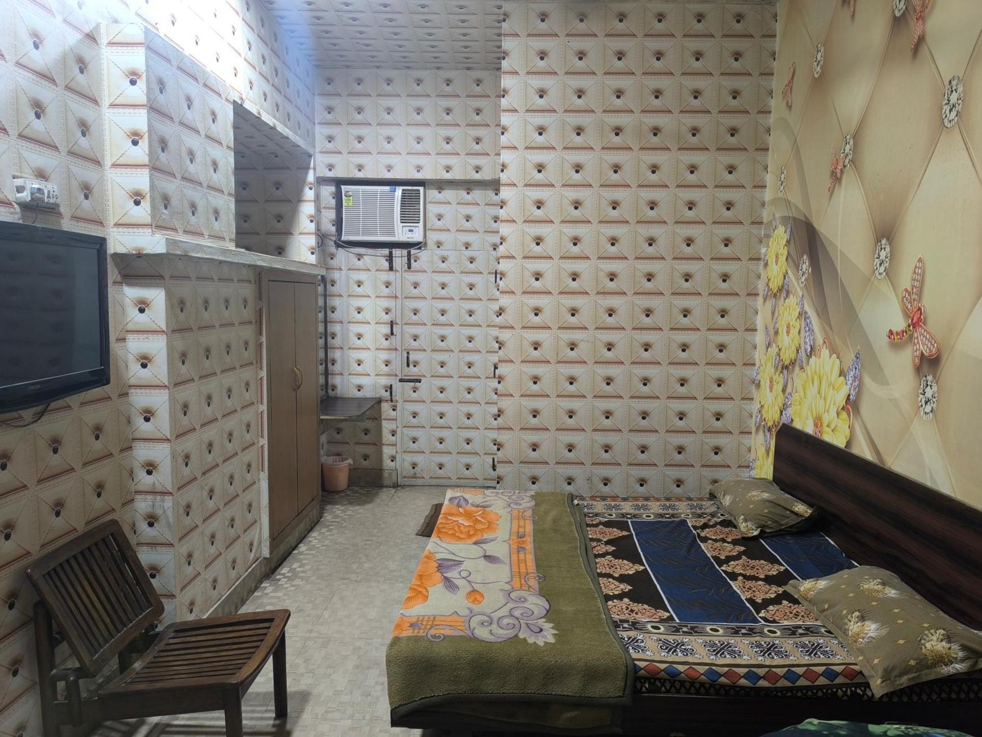 Hotel Jogi Guest House Welcome All Families, Friends, Groups, Couples, Singles Fully Airconditioner, Attach Washrooms, Lift, Wifi, 24 Hours Room Service, Power Backup أمريتسار المظهر الخارجي الصورة